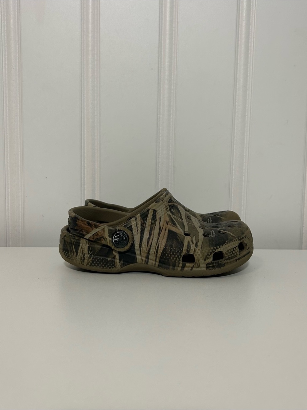 Crocs Kids Camouflage Clog - Green brown sandals